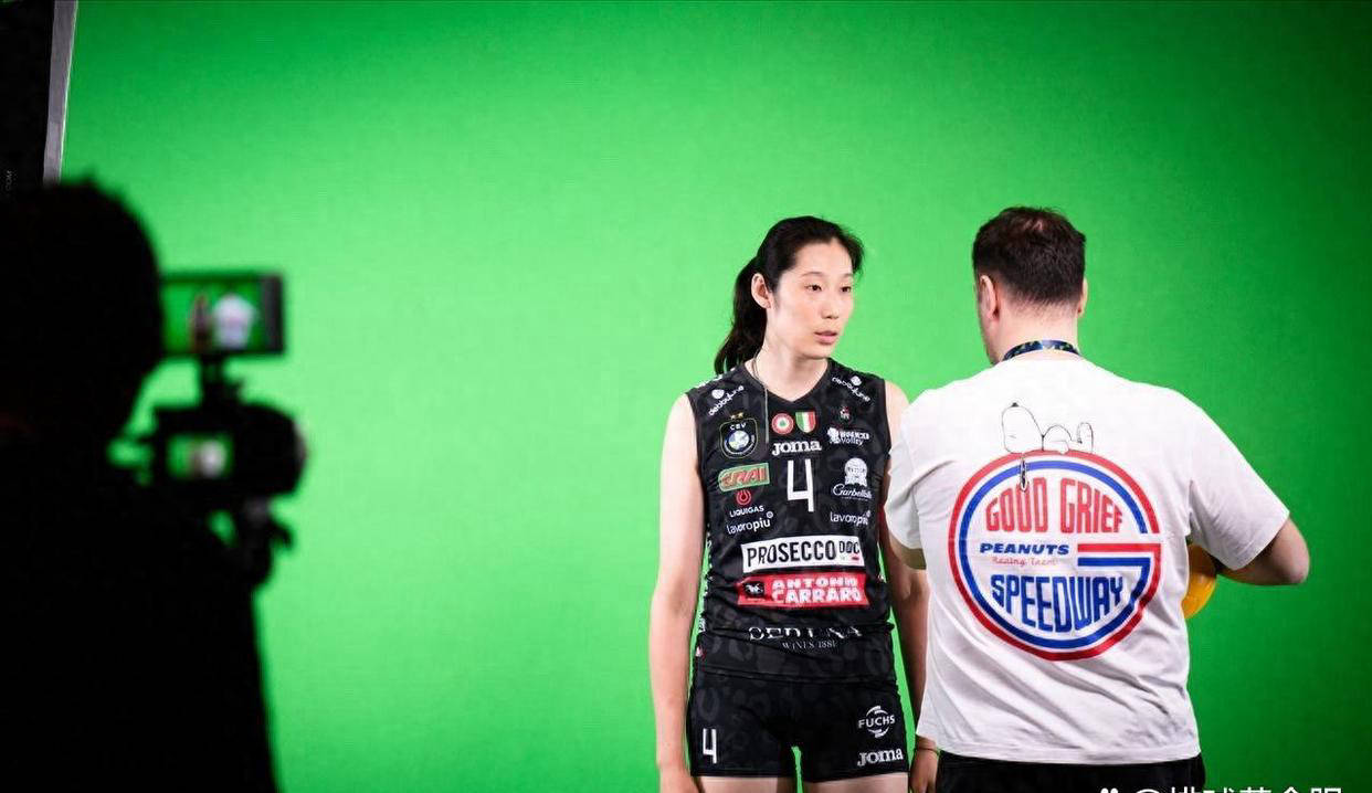 欧冠女排赛进入关键倒计时：袁心玥与朱婷齐聚土耳其，力争决赛与世俱杯席位